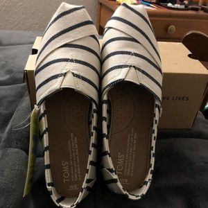 NWT Toms slip on shoes